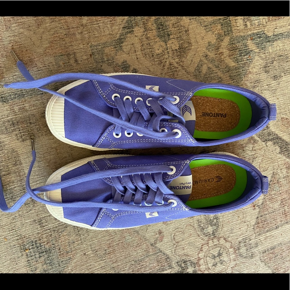 Cariuma Pantone Very Peri shoes size 9 men / 10.5 women
